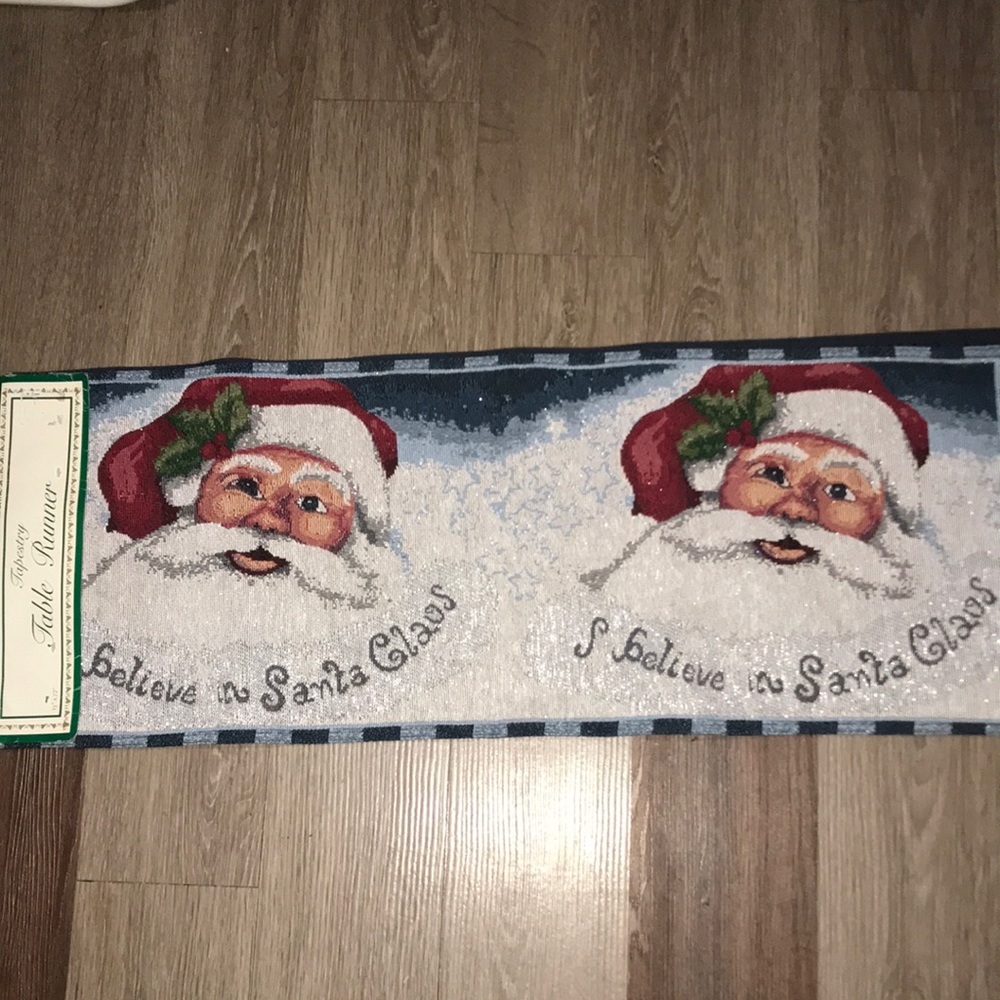 NIP Santa Tapestry Table Runner